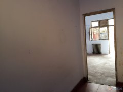 東工地百貨樓后，商用家住都可，門面三室兩廳另帶自己蓋的小院，