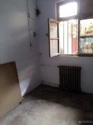 東工地百貨樓后，商用家住都可，門面三室兩廳另帶自己蓋的小院，