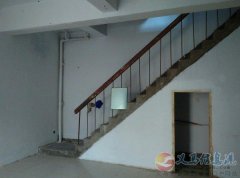 狂口商貿(mào)城順達(dá)超市后院，二層門面房出租78平米