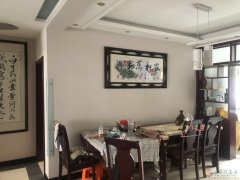 二高對(duì)面禮召社區(qū)內(nèi)有一套三樓124平方三室兩廳一衛(wèi)精裝修房子