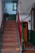 出售(出租獨(dú)家院下邊一樓)位置就在市中心