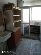 毛溝常苑東區(qū)19號樓6樓東戶，水電暖齊全，陽臺已封有簡單家具