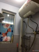 水、電、暖、空調(diào)、熱水器、家具齊全，月租300元