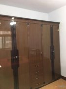 水、電、暖、空調(diào)、熱水器、家具齊全，月租300元
