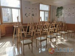 招聘暑假工美術(shù)助教老師一名
