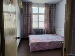 5.8萬出售興苑小區(qū)5樓62平2室1廳住房